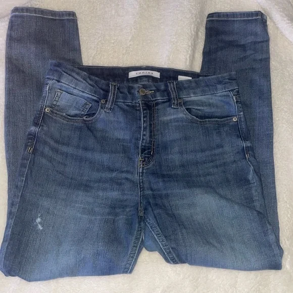 Like new designer jeans - Picture 3 of 5